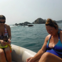 Jan and Melissa prpare to snorkle Huatulco
